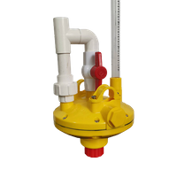 Пластиковый регулятор давления воды для линий поения кур. Пластиковый регулятор давления для поилки воды для птицы. Регулятор давления желтого цвета Ph-151.